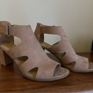 Naturalizer Tan Heels with Cutout Design and Block Heel